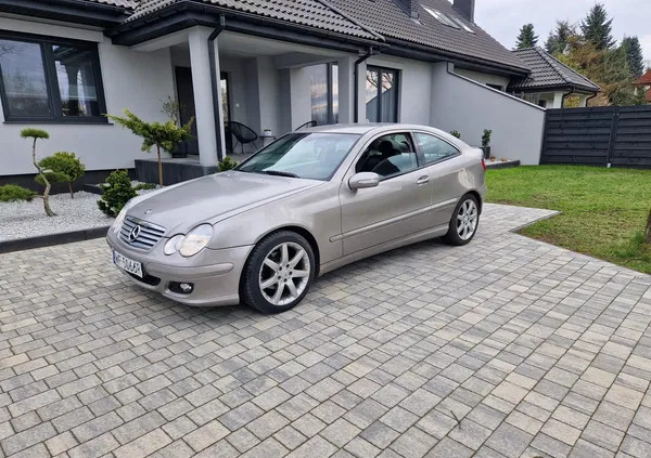 samochody osobowe Mercedes-Benz Klasa C cena 19900 przebieg: 240000, rok produkcji 2006 z Łódź